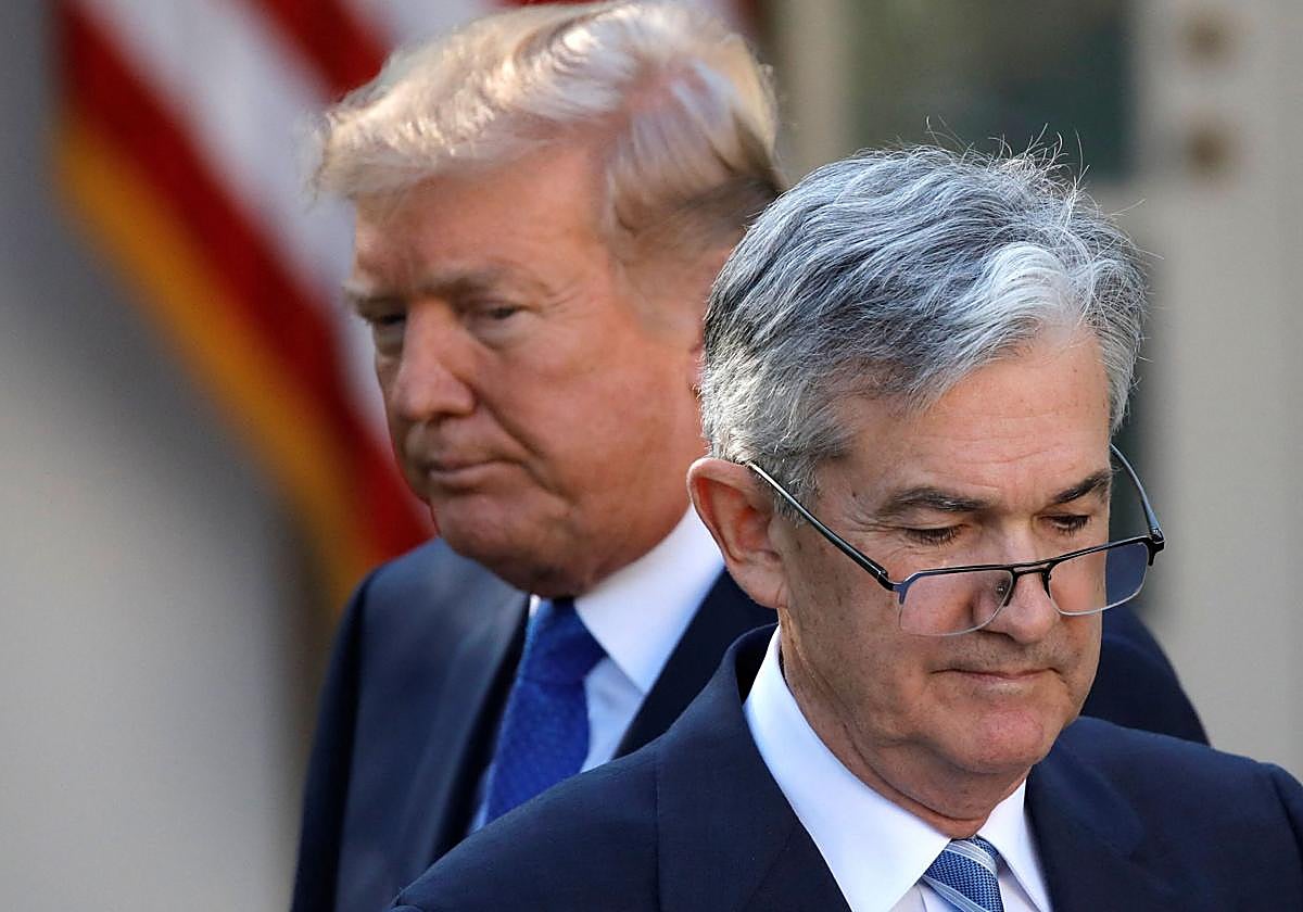 Erreserba Federaleko presidentea, Jerome Powell, Donald Trump-ekin batera.