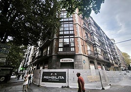 Los negocios radicados en el número 1 de Berastegui permanecen cerrados desde principios de este mes.