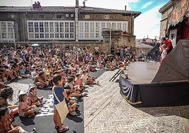La actuación de Iván Santa Cruz en la plaza del Machete.