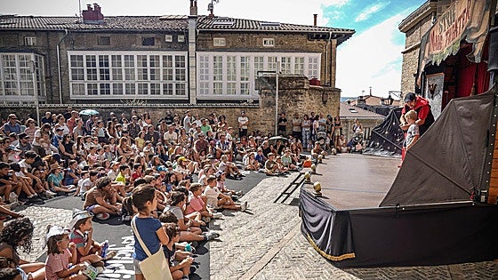 Trucos y muchas risas con Magialdia en el Machete