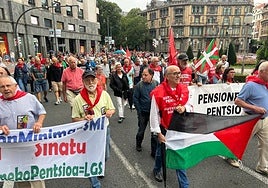 Miles de pensionistas toman la calle para equiparar las prestaciones más bajas con el salario mínimo