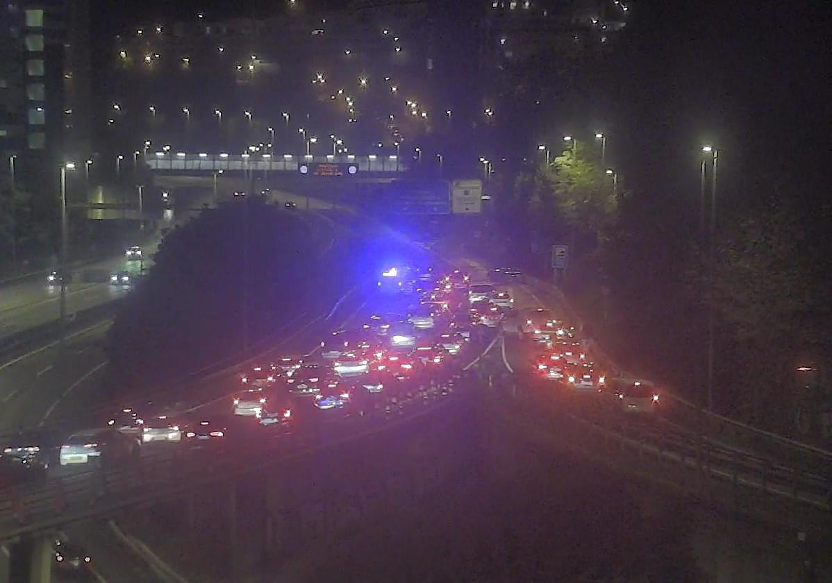 Un accidente entre varios vehículos obliga a cortar el tráfico en Cruces durante media hora