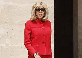 La primera dama francesa, Brigitte Macron, en la ceremonia oficial de bienvenida del presidente chino, Xi Jinping.