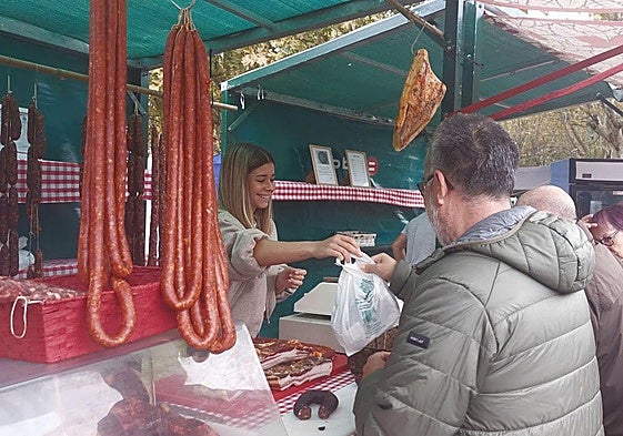La chacinería, los quesos y la repostería son los productos estrella de la feria