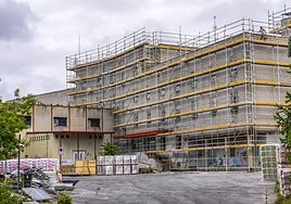 Obras en el futuro centro de acogida de refugiados de Arana.