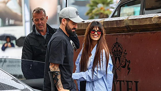 Isco Alarcón se viste de actor con sus muletas bajo la dirección de su esposa, Sara Sálamo