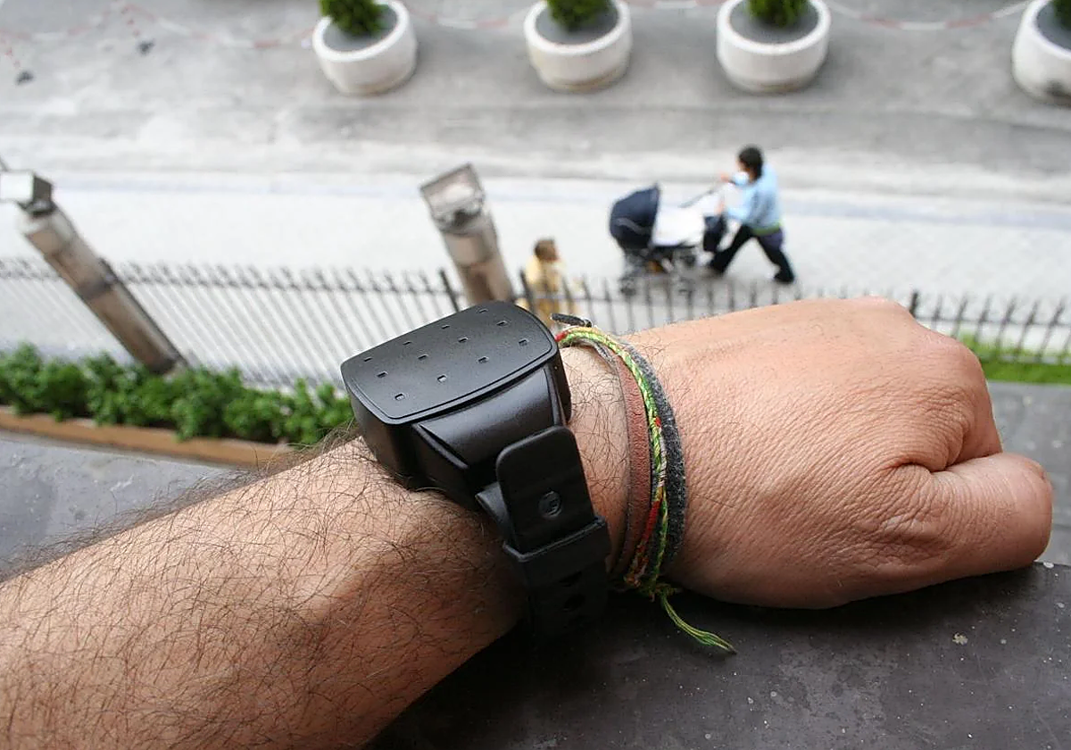 Una pulsera telemática antimaltrato.