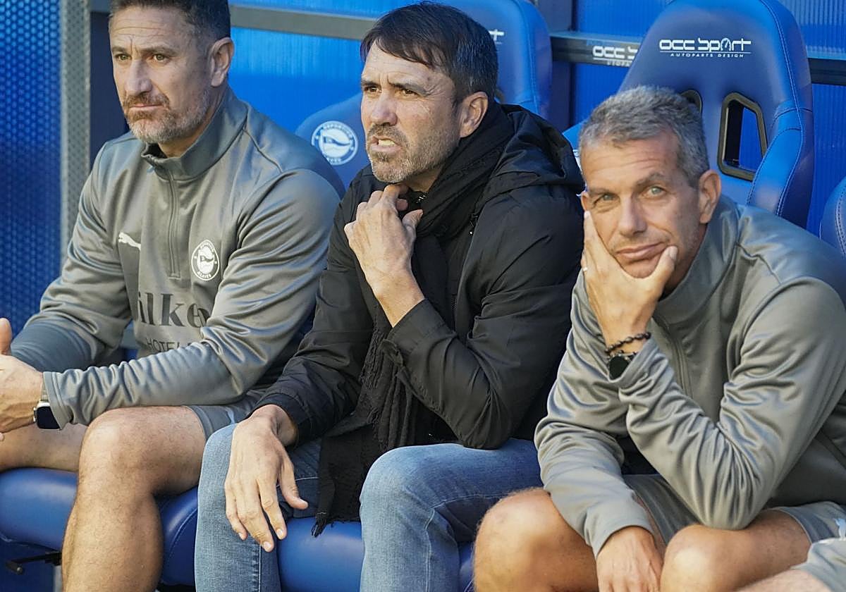 Coudet, en el banquillo durante el duelo ante el Sevilla.