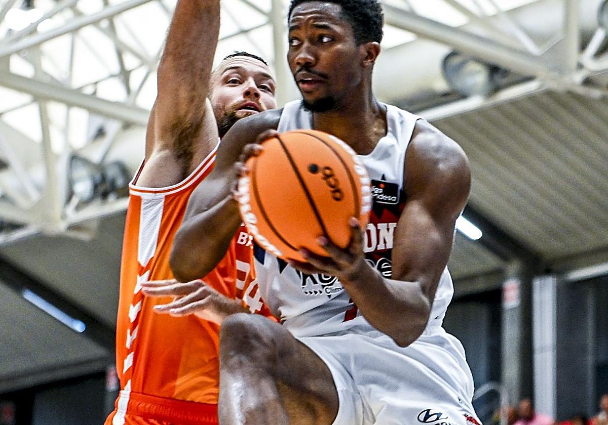 Diakite recibe el alta hospitalaria y seguirá su recuperación en Vitoria