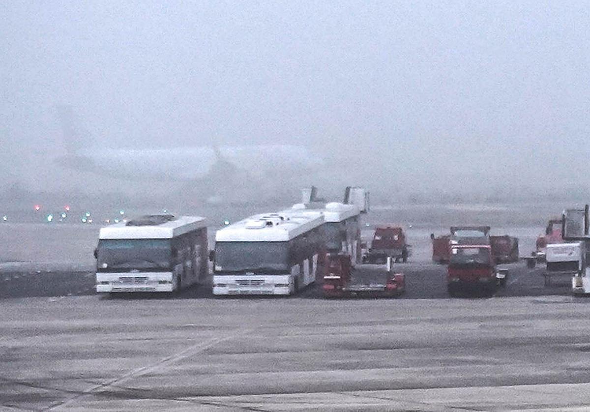 11 vuelos desviados o cancelados por la niebla este martes en Loiu
