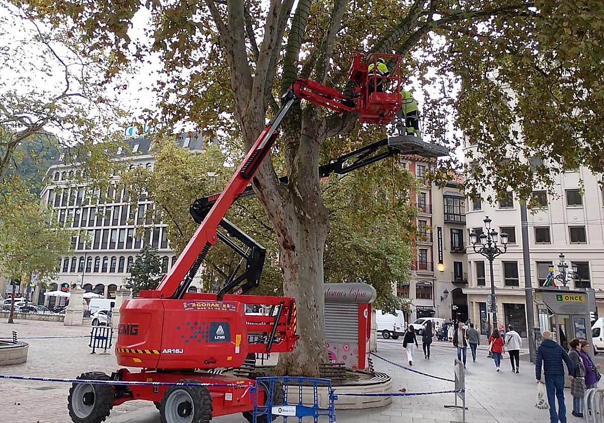 Bilbao comienza a instalar las luces de Navidad