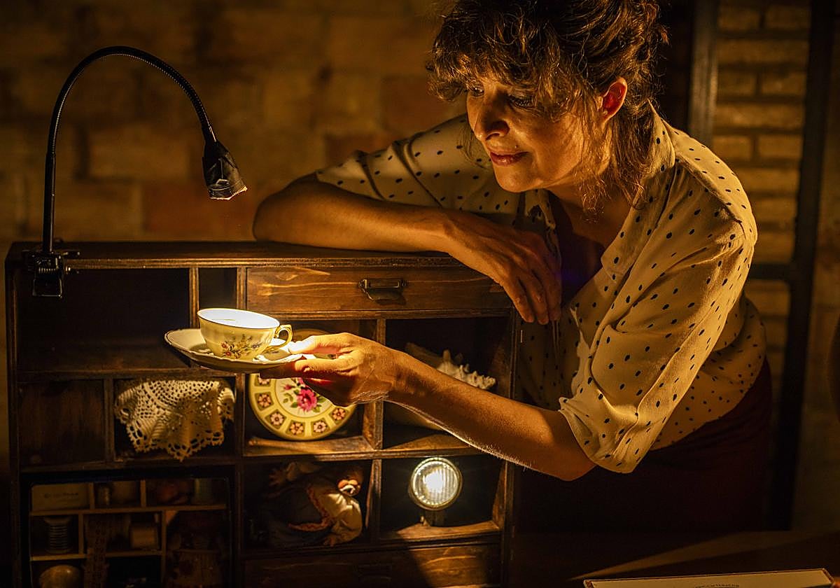 'Objetuario', de Ana Ulloa, se representa en Montehermoso y Ondategi, y habrá talleres en el centro Bizan de Arana y Ondategi.