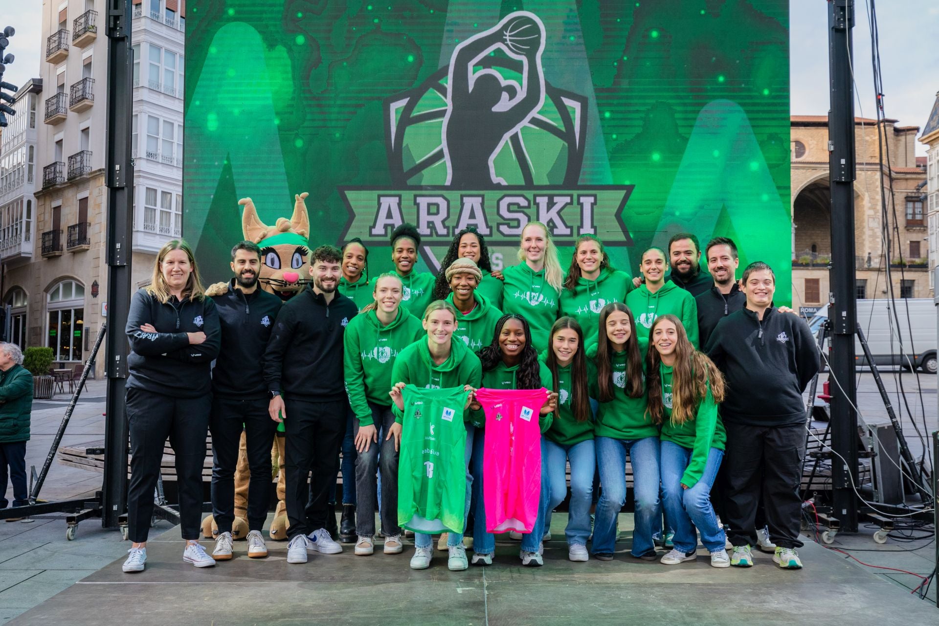 El Araski se presenta en sociedad en el centro de Vitoria