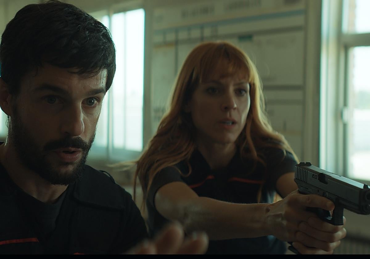 Alejo Sauras y Maggie Civantos protagonizan 'El libro negro de las horas'.