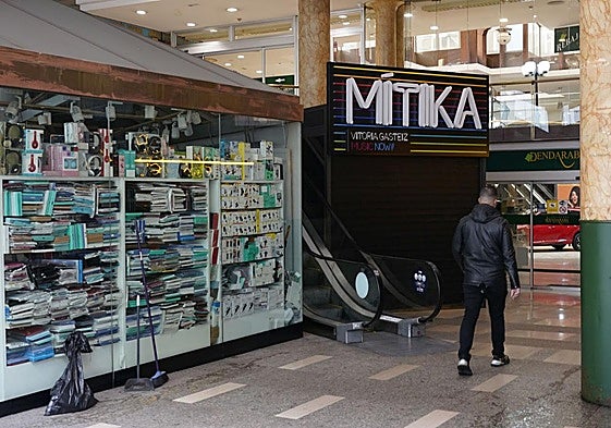 Acceso a la discoteca antiguamente llamada Mítika.