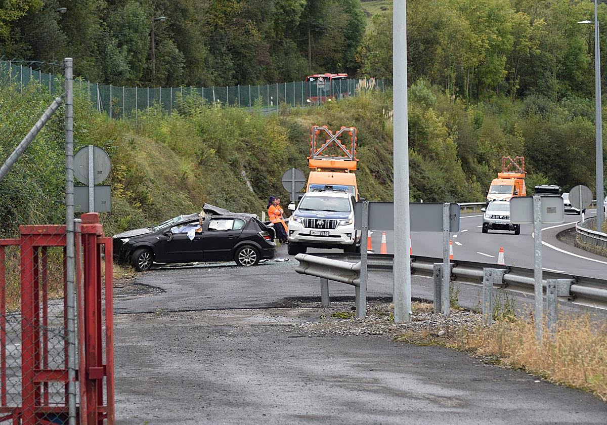 Un muerto a la entrada a Bilbao tras caer con su coche desde la carretera de Buia a la AP-68