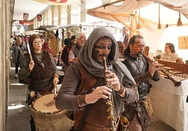 La música está muy presente en el mercado medieval de Vitoria.