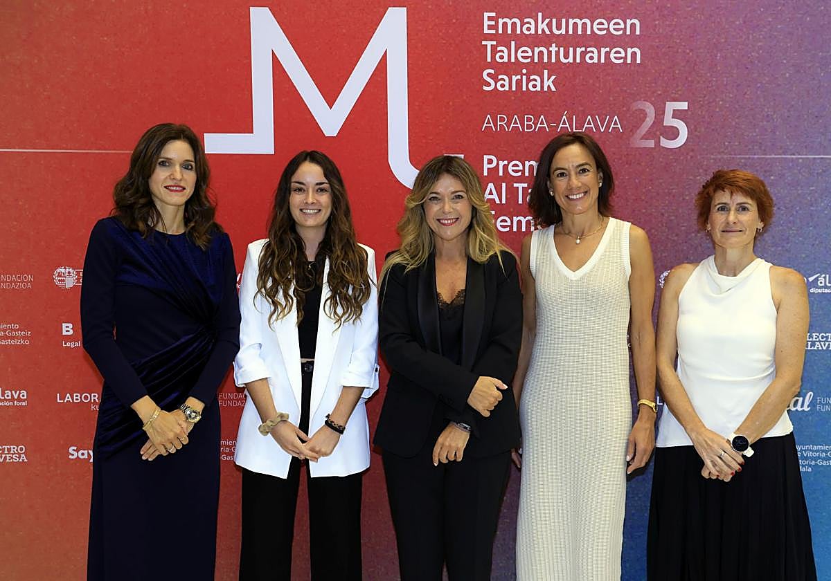 Blanca Palacios, Naia Espinosa, Cristina Alonso, Sara Maldonado-Martín y Kristina Apiñaniz.