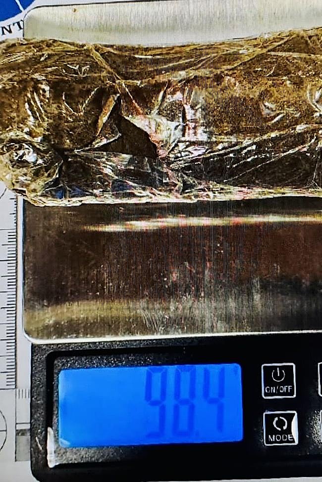 Uno de los envoltorios que se tragó.