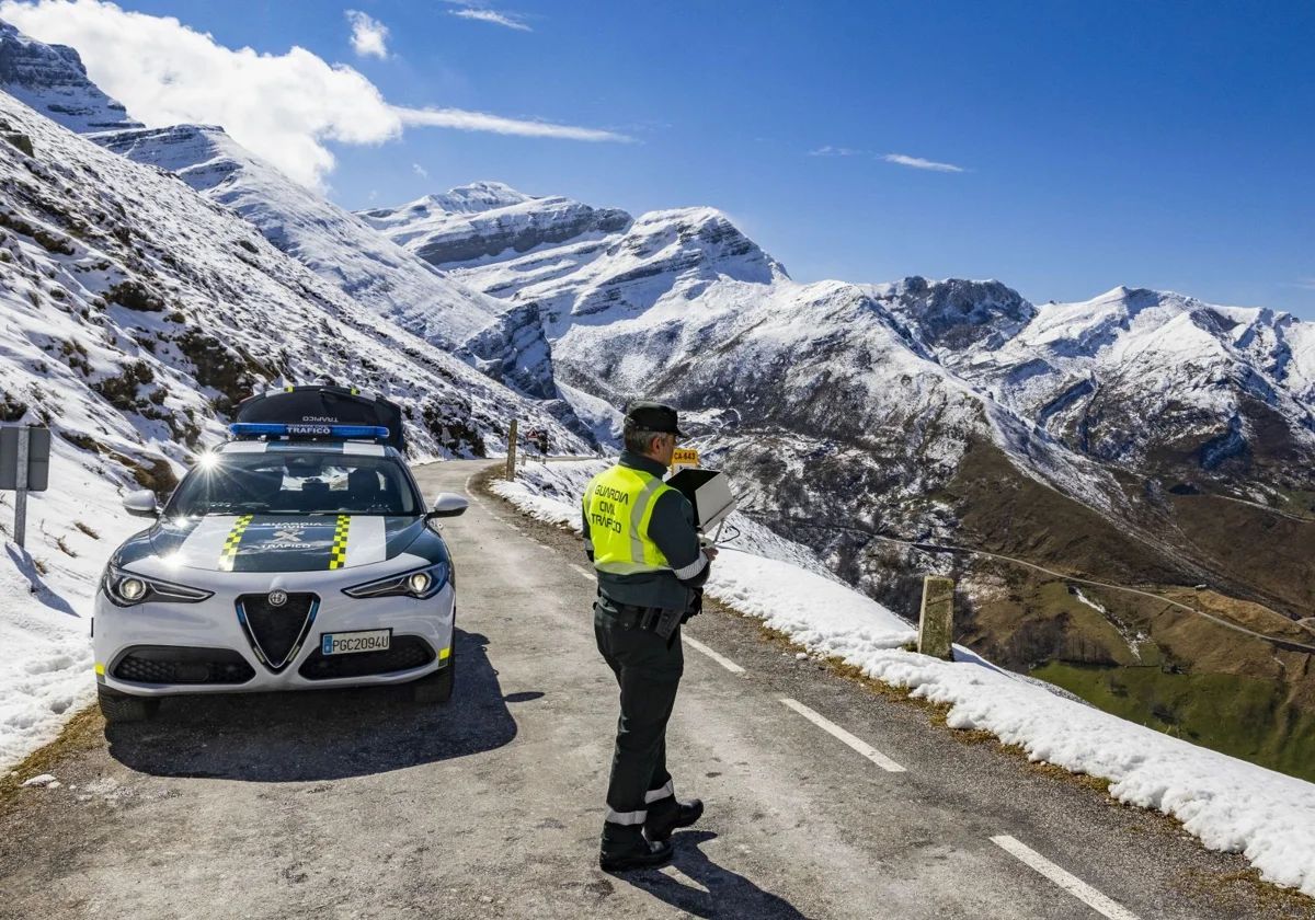 Tráfico atribuye el accidente mortal de cuatro jóvenes en Lunada a una velocidad inadecuada en un vial con nieve