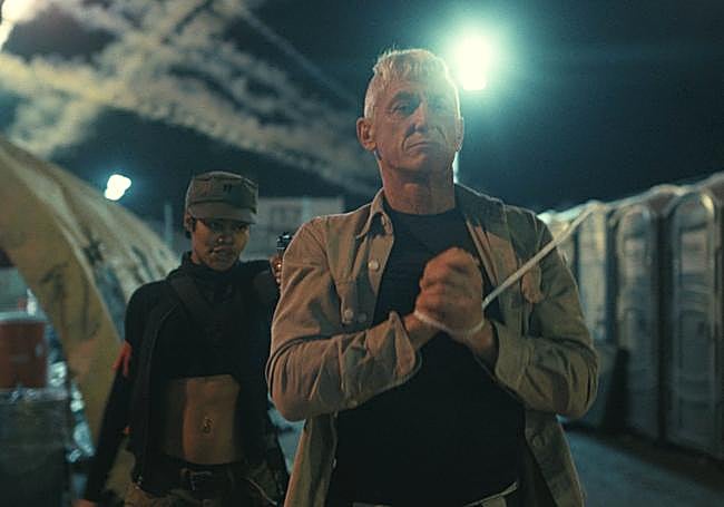 Teyana Taylor y Sean Penn en 'Una batalla tras otra'.