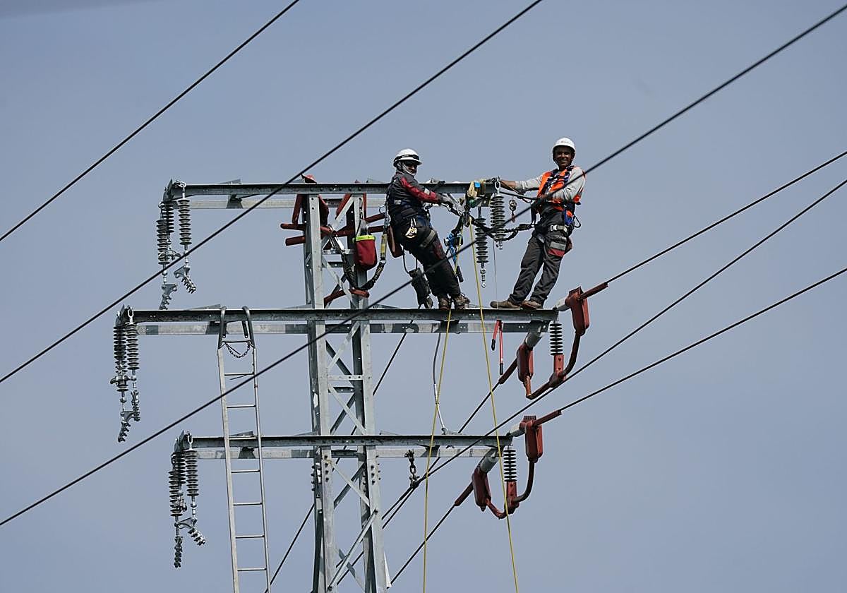 La red de alta tensión es gestionada por Red Eléctrica Española