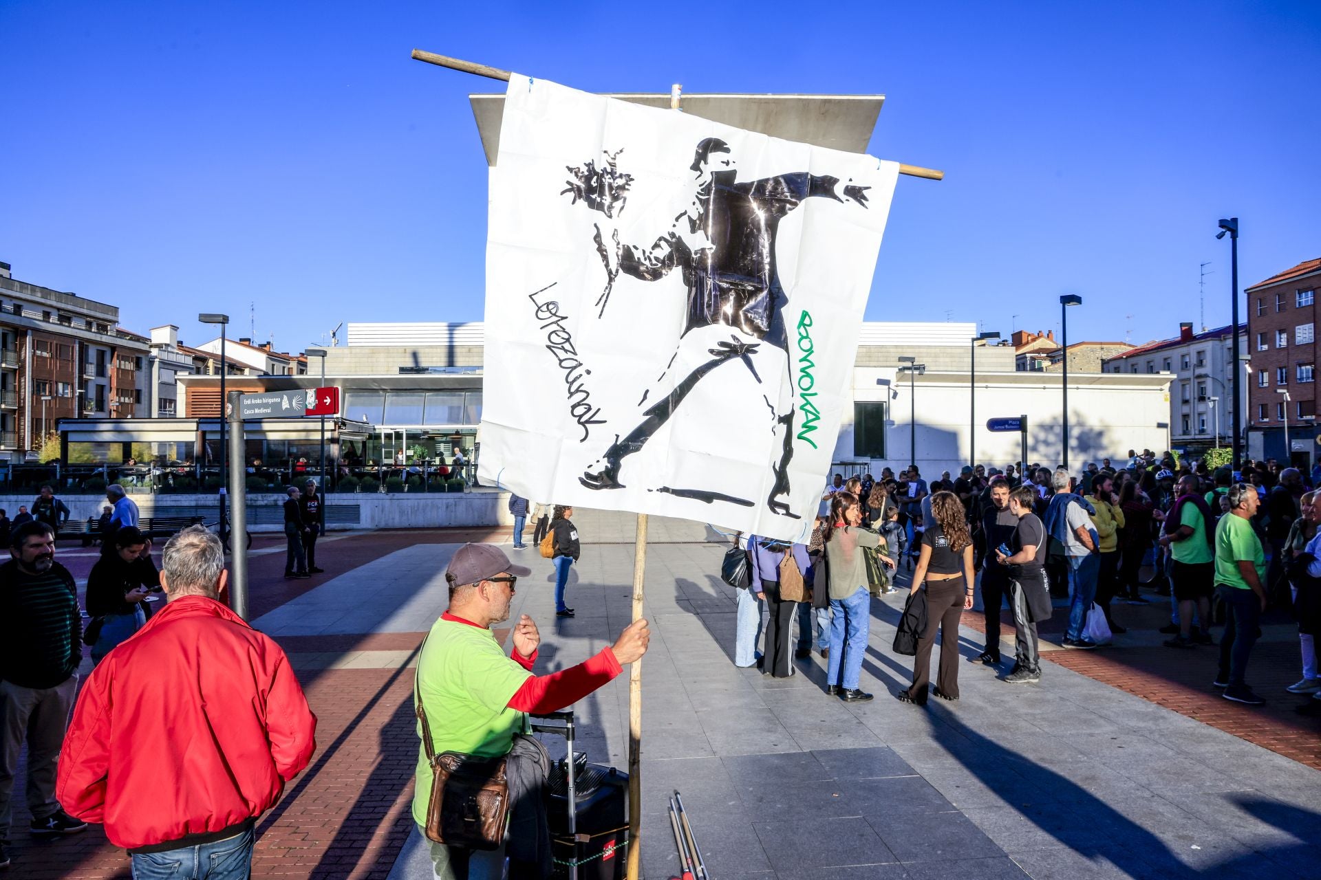 Los jardineros se manifiestan por Vitoria en su sexto mes de huelga