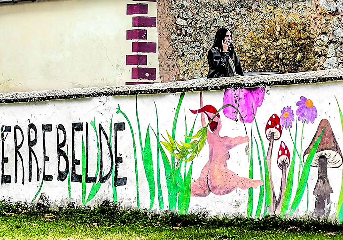 Los organizadores del campamento de Bernedo defienden las duchas mixtas como forma de «normalizar todos los cuerpos»