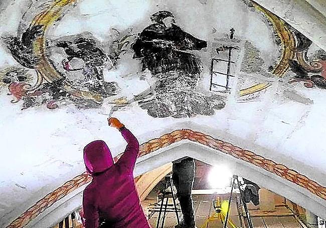 Trabajos en una de las bóvedas.