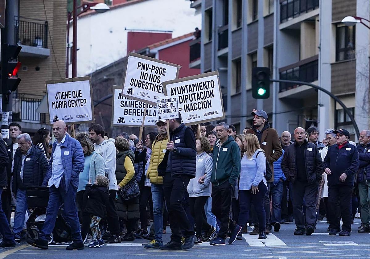Imagen de una de las manifestaciones convocadas por la plataforma en la villa.