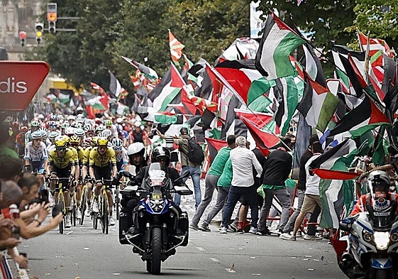 La presencia del equipo Israel en la Vuelta provocó incidentes como el de Bilbao.