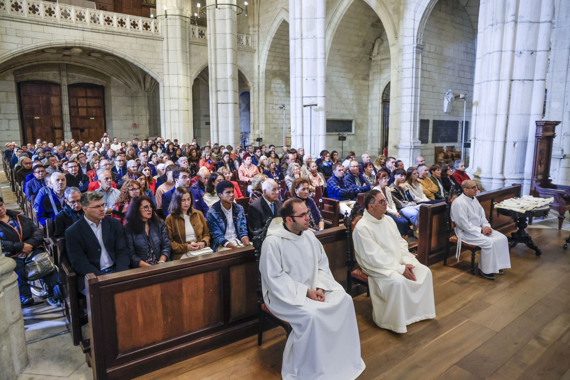 Tres nuevos diáconos para la Diócesis de Vitoria