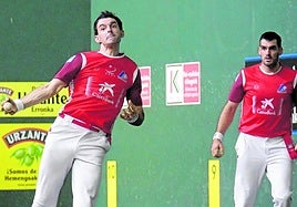 Altuna III y Ezkurdia, durante un partido disputado en el Torneo de San Mateo de Logroño.