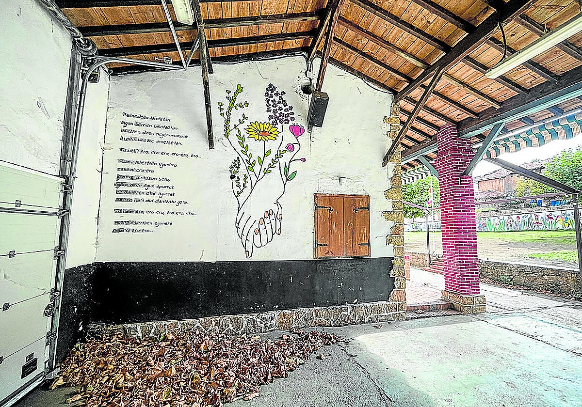 Colonias en las antiguas escuelas de Bernedo, donde se han denunciado malas praxis por parte de monitores.