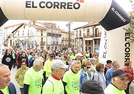 La marcha ha recorrido las calles de Agurain este sábado.