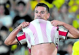 Guruzeta se lamenta de su error en una de las mejores ocasiones del Athletic en La Cerámica.