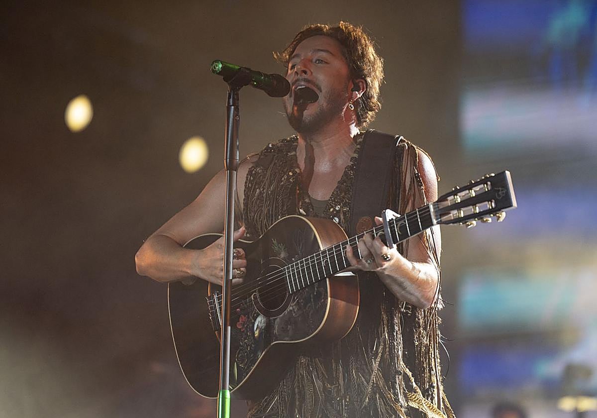 Fandango dedicado a la villa y versión de 'Soldadito Marinero', los guiños de Manuel Carrasco a Bilbao en su concierto