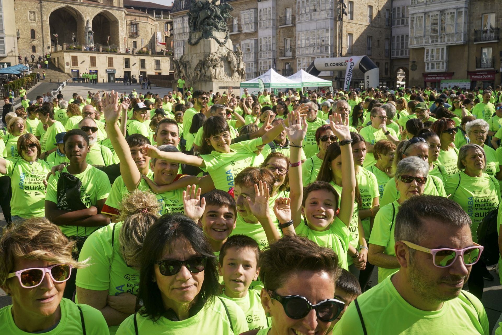 La marea verde contra el cáncer toma Vitoria