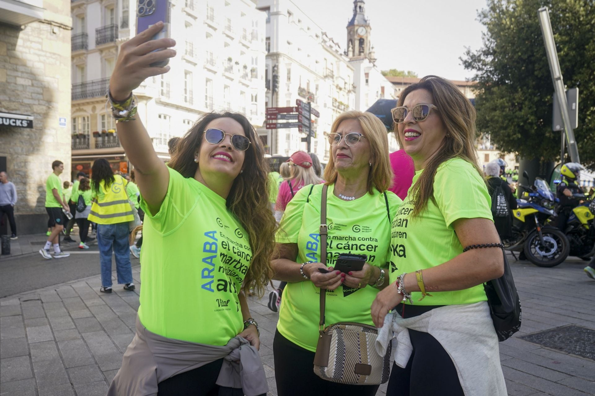 La marea verde contra el cáncer toma Vitoria