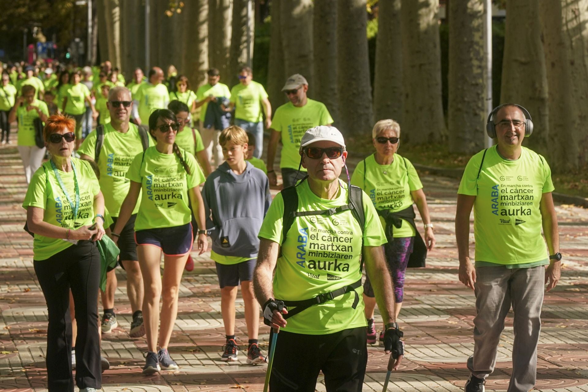 La marea verde contra el cáncer toma Vitoria