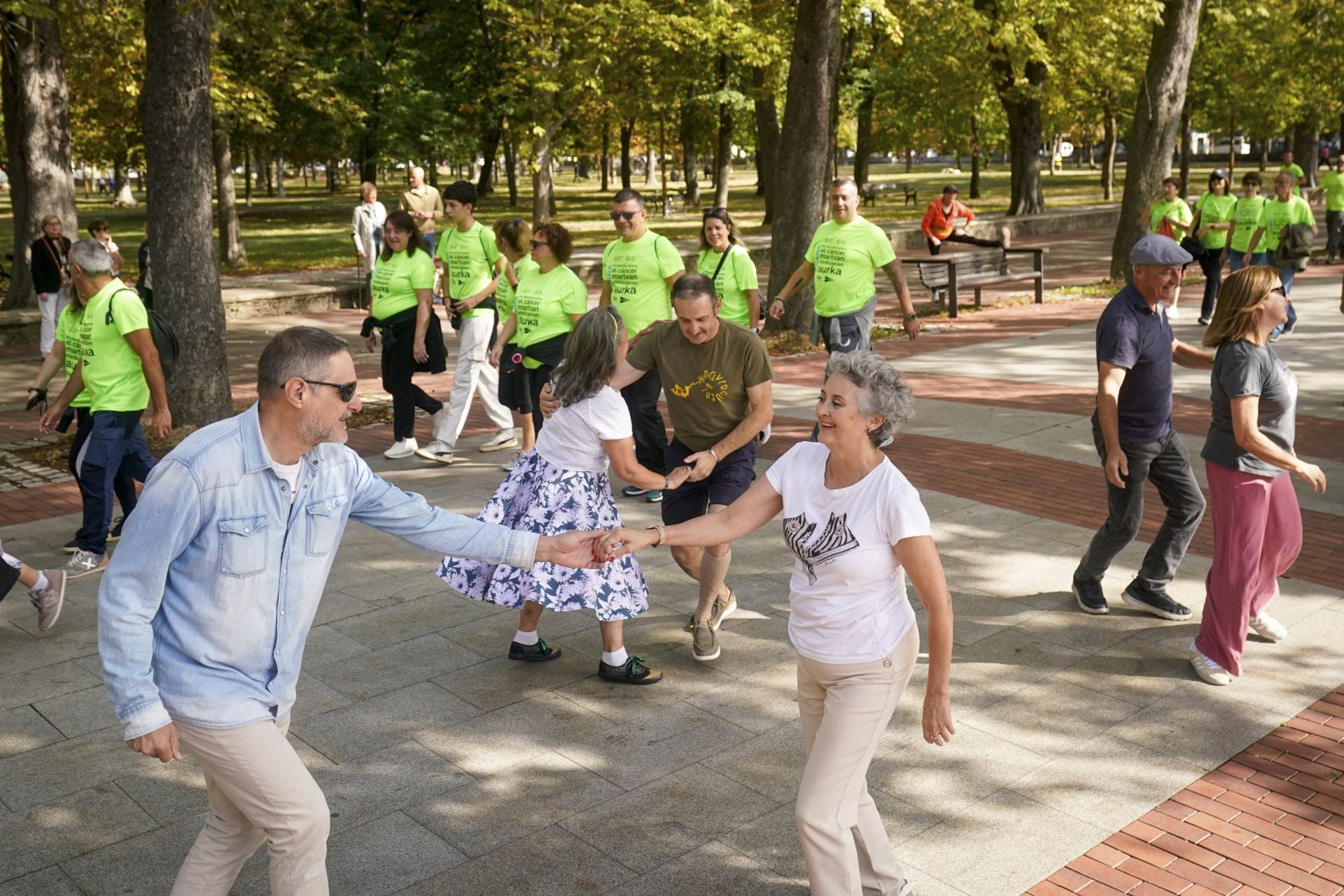 La marea verde contra el cáncer toma Vitoria