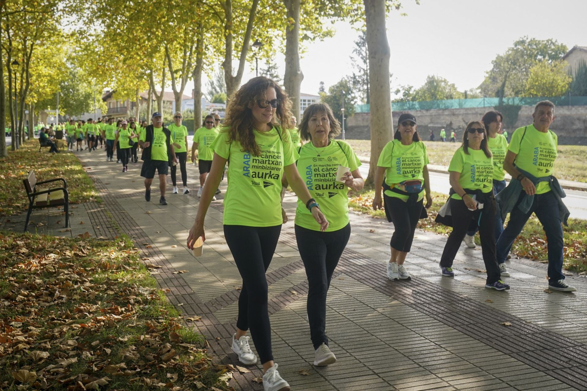 La marea verde contra el cáncer toma Vitoria