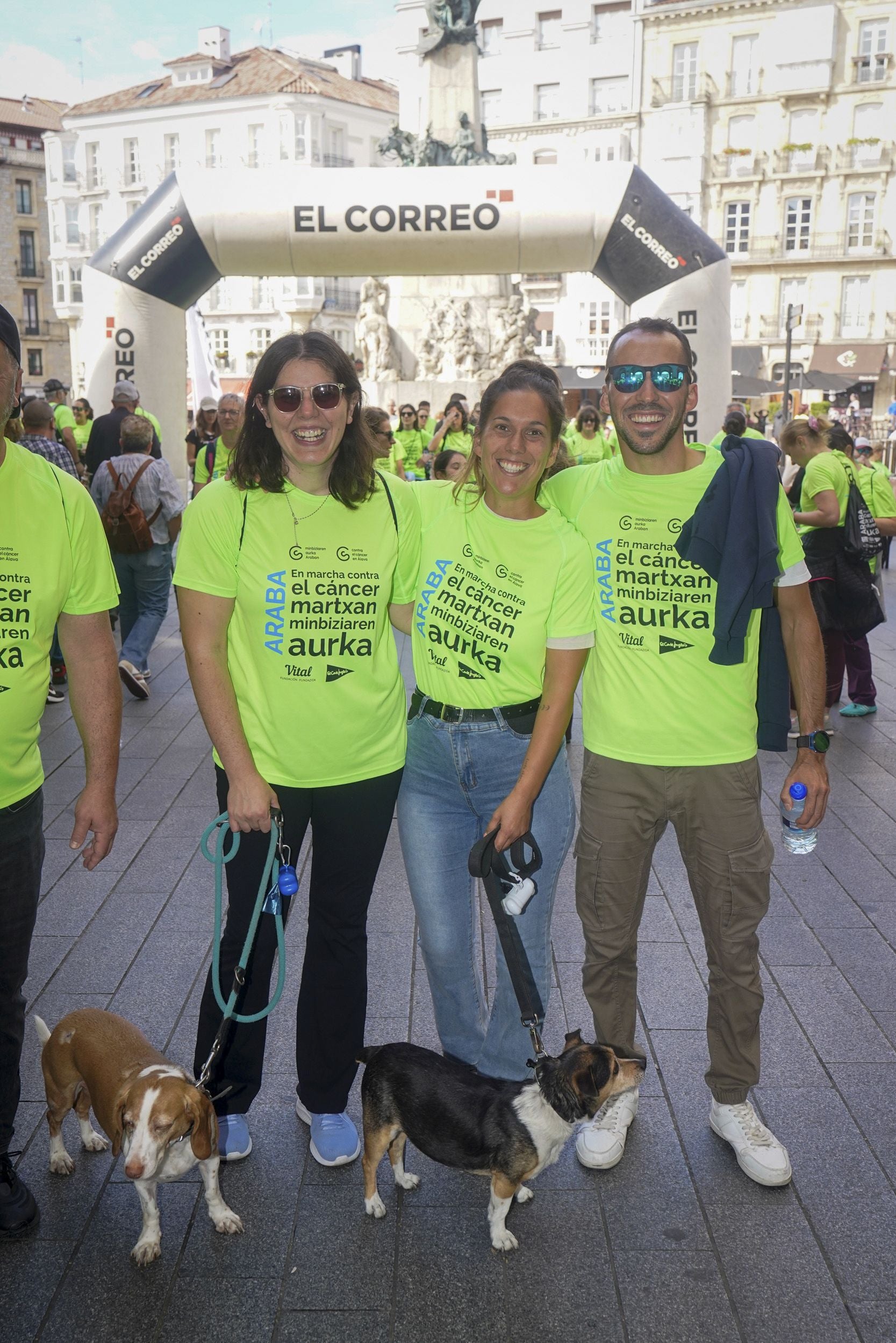 La marea verde contra el cáncer toma Vitoria