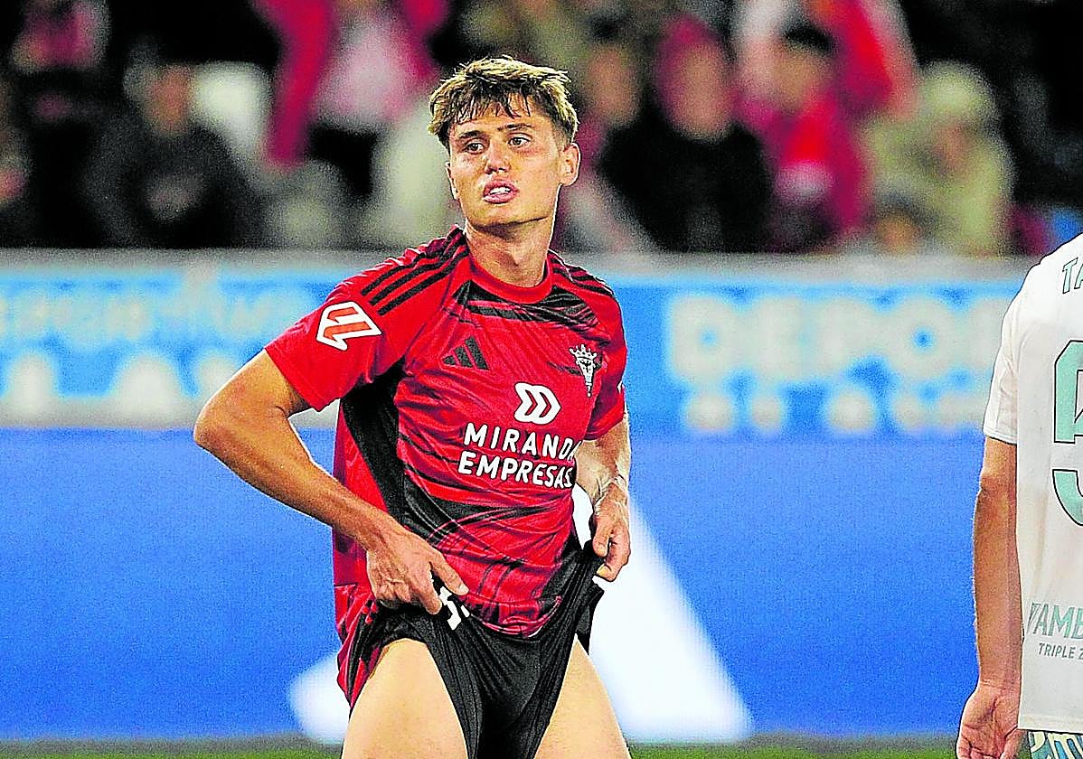 Su disparo al larguero fue lo más positivo del partido.