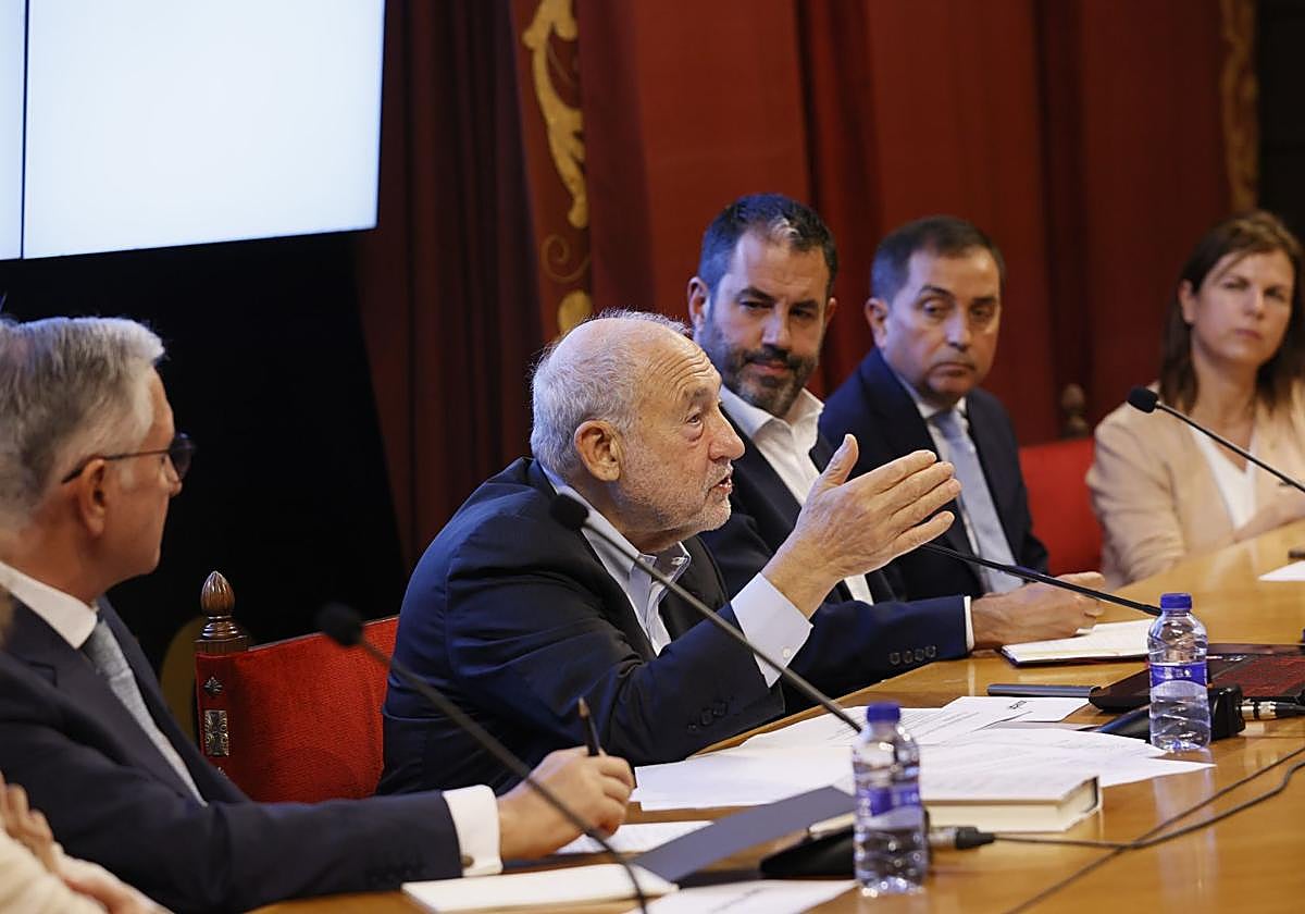 El economista estadounidense Joseph Stiglitz, este lunes en la Universidad de Deusto.