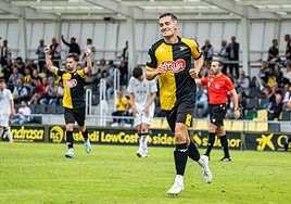 Alain 'Lete' celebrando el cuarto gol del Portugalete ante el Zarautz.