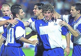 Ivan Tomic, Magno, Astudillo e Ibon Begoña felicitan a Iván Alonso, en el centro, tras su tanto ante el Gaziantepspor.