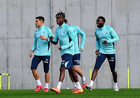 Nico Williams, en el entrenamiento de este lunes en Lezama