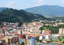 La orografía y demografía histórica de Ermua son factores que favorecen esta situación.