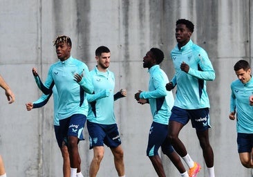 Nico Williams reaparece con el grupo en Lezama y apunta a Dortmund